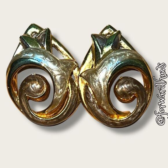 Bundle Sale 3 for $15 | Vintage 1980s - 1990s Gold-Tone Stud Earrings - Picture 4 of 9